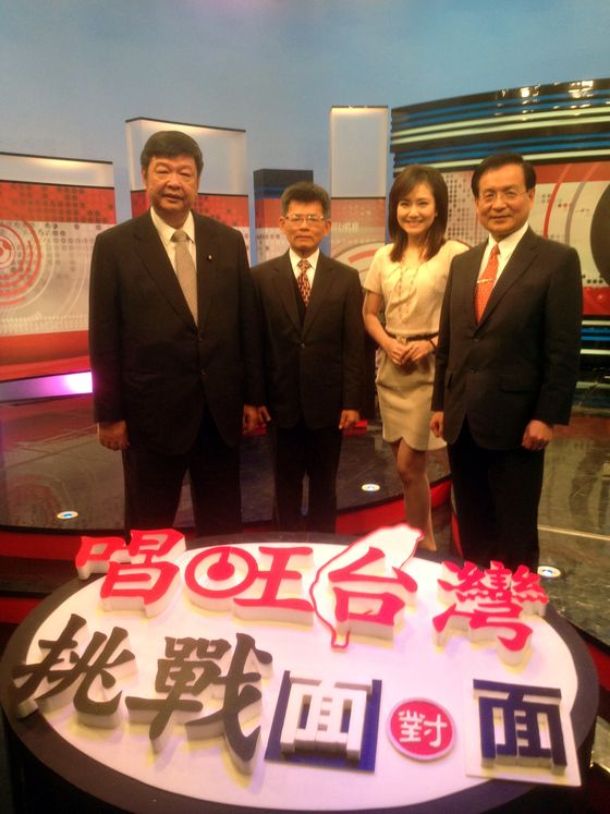 立法委員陳雪生赴中國電視公司談博弈專法  照片