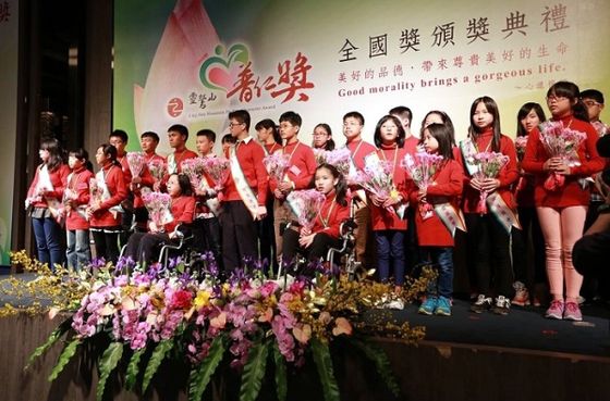 全國普仁獎頒獎 東引國小楊慧茹接受表揚 照片