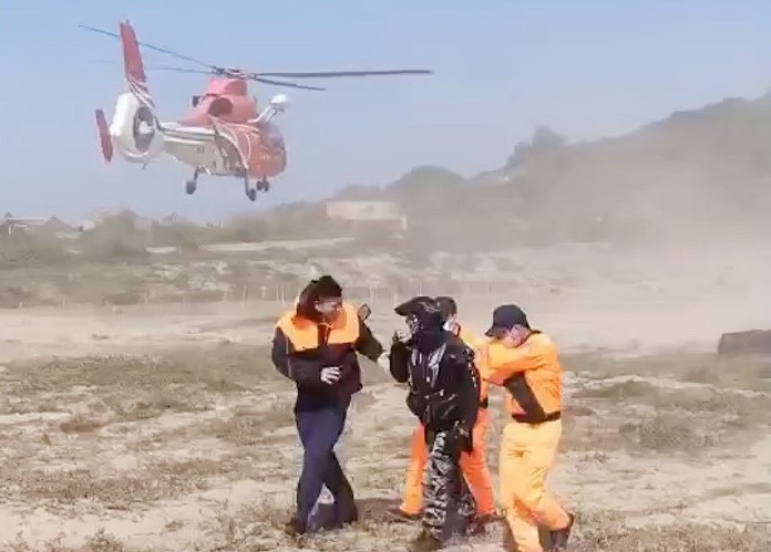 3名台籍釣客受困東莒犀牛嶼　陸海空聯手成功救援  照片