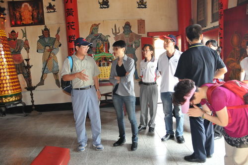 [100-7-2]議長陪同總統夫人周美青參訪芹壁聚落  照片