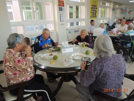 2014.10.31山隴社區媽媽一行前往本家料理在地美食與長者分享  照片