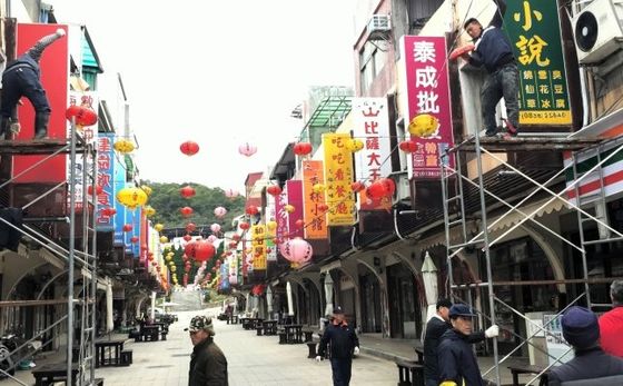 馬港社區完成燈籠佈置　紅黃相間充滿年節氣氛  照片