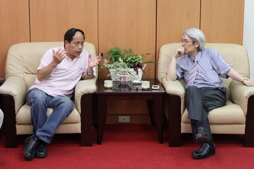 [100-6-22]福建省主席薛承泰一行來訪議會  照片