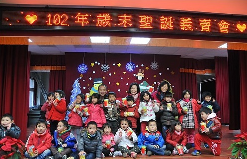 塘岐國小聖誕節義賣近兩萬元　全數捐給慈善機構  照片