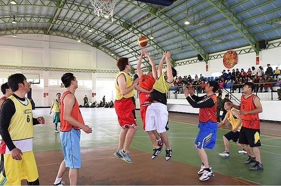 年初一打球去　東引鄉舉辦村與村籃球對抗賽　兩村實力相當平手言和  照片