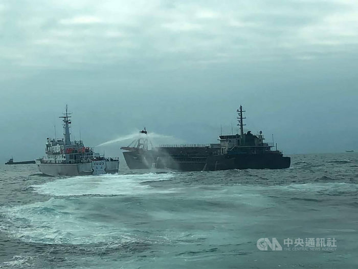 中國抽砂船非法盜採海砂 大型艦艇接力守護馬祖  照片