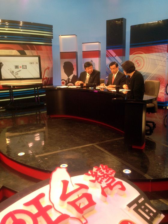立法委員陳雪生赴中國電視公司談博弈專法  照片