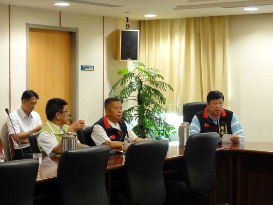 立法委員陳雪生拜訪葉部長，討論機票調漲  照片