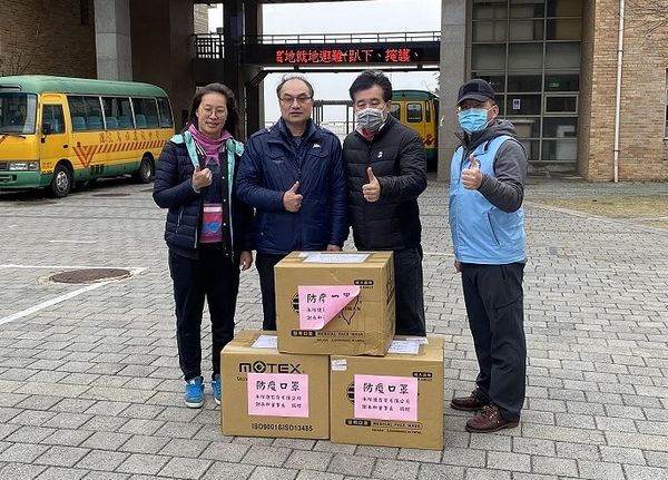 承鮮捷董事長謝承和捐3萬6千片防疫口罩　教育處分送各校  照片