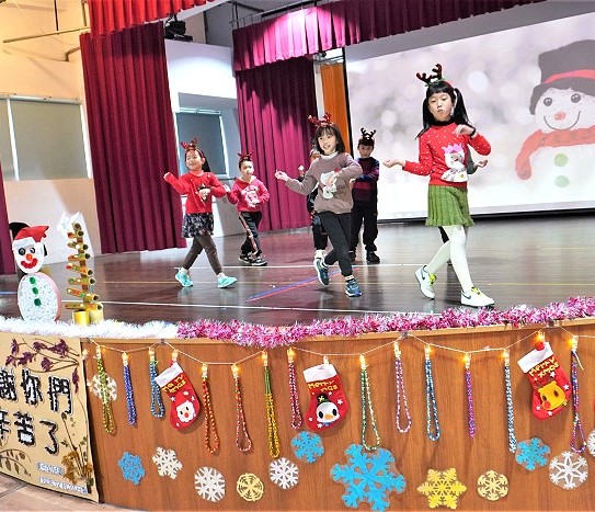 東引國中小聖誕感恩活動　展現學子英語、美勞等學習成果  照片